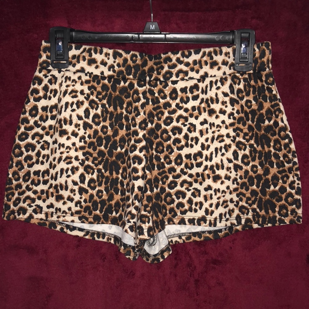 STRETCHY LEOPARD SHORTS